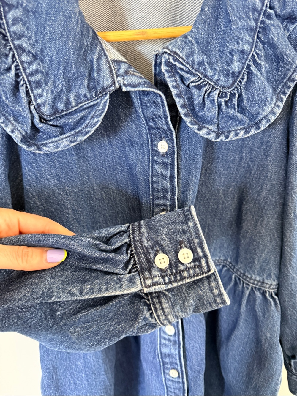 Levi’s Denim Ruffle-Collar Dress - Picture 4 of 9